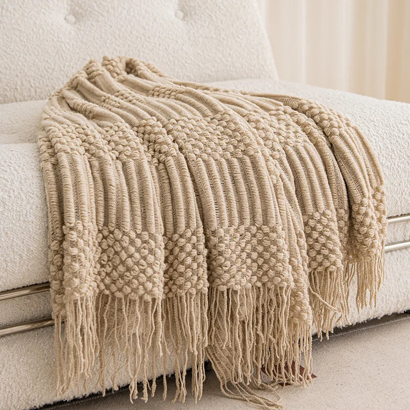 Chunky strikket plaid med kvaster i blød uld — Bo Studio