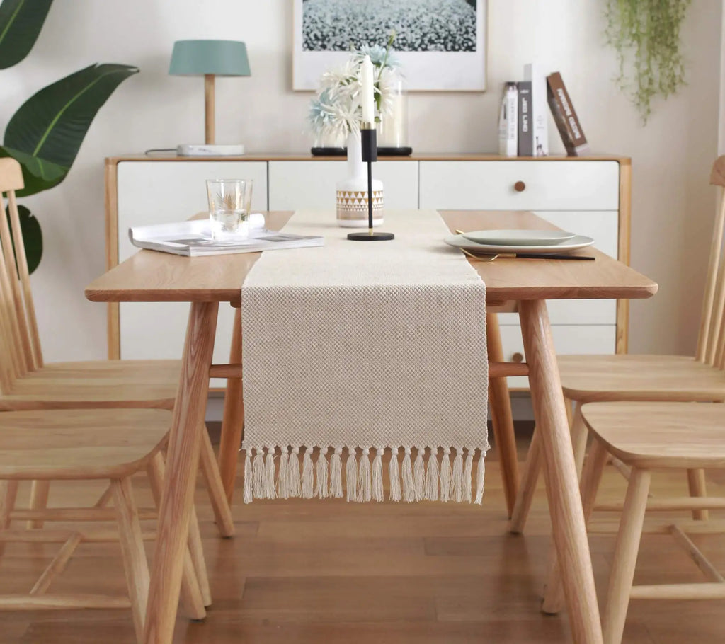 Bordløber stylet med servering — Bo Studio