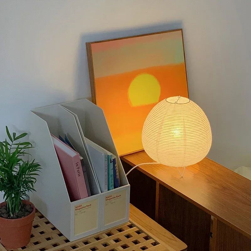 Rispapir-lampe i japansk lanterne-stil med varmt lys — Bo Studio