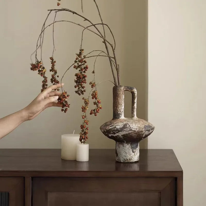 Håndlavet keramikvase i wabi-sabi stil fra Bo Studio