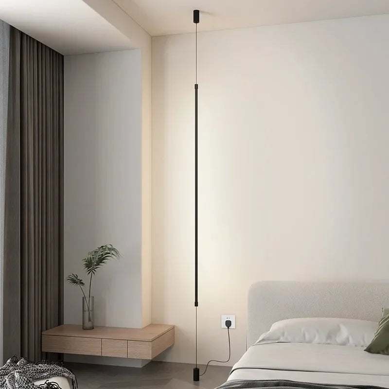 Slank minimalistisk gulvlampe i mat metal — Bo Studio