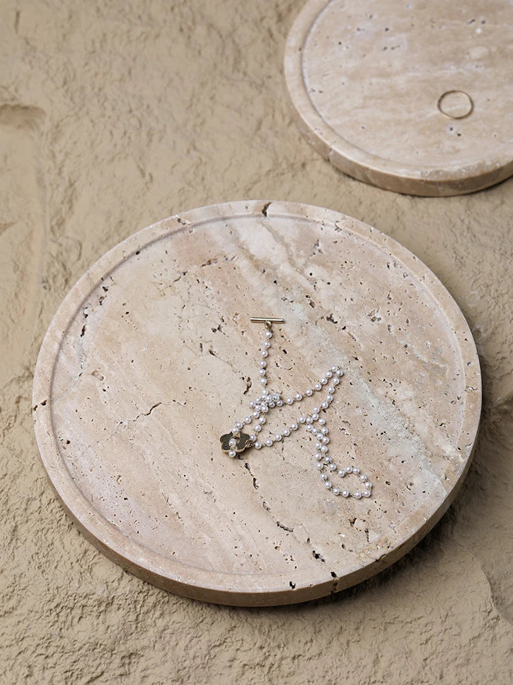 Rund travertin-bakke stylet — Bo Studio