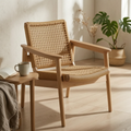Loungestol i eg med håndflettet rattan — Bo Studio