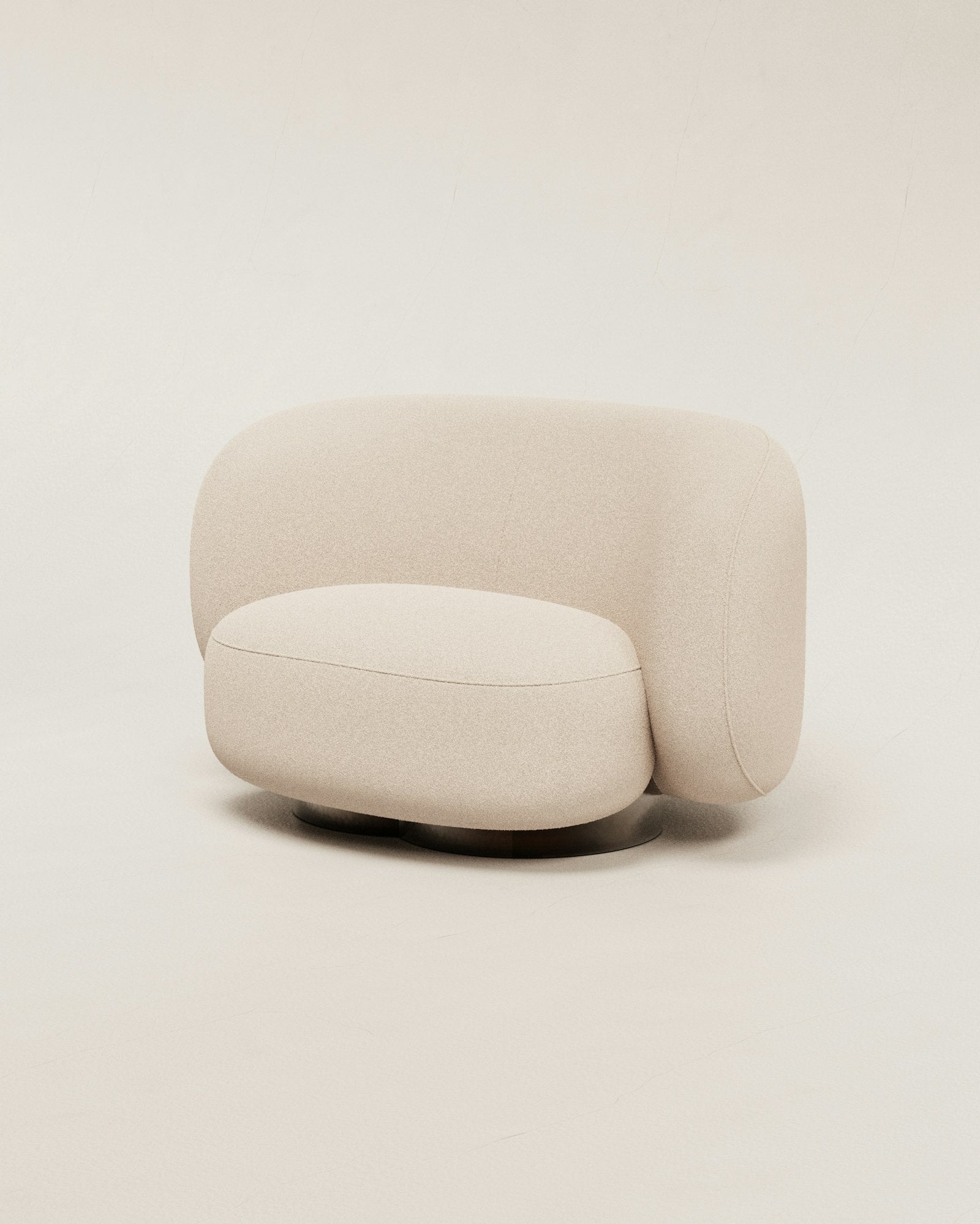 Lys bouclé-sofa i rum — Bo Studio