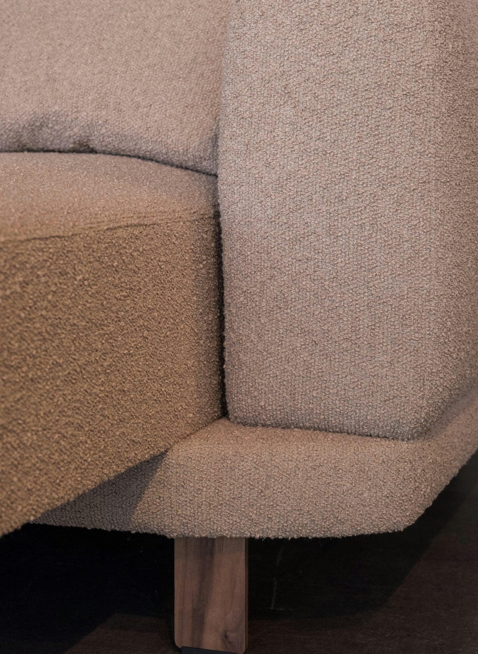 Tekstureret bouclé-sofa med træben — Bo Studio